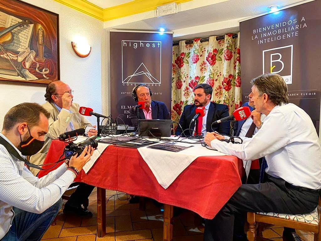 Ayer en el Jamón del Abuelo recibimos la visita de nuestros amigos de @radioya_es << En la boca del lobo>> para una ent