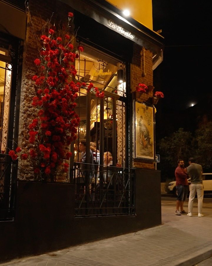 Una casa con mucha vida.
Detalles que hablan de nosotros y rincones pensados para quedarse un rato más.