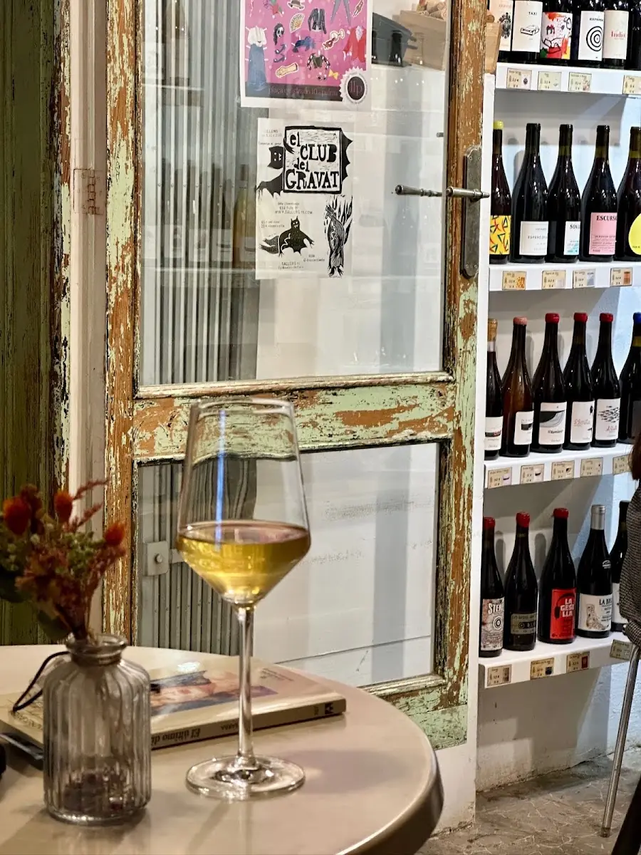 A glass of wine among the shelves at La Viniloteca