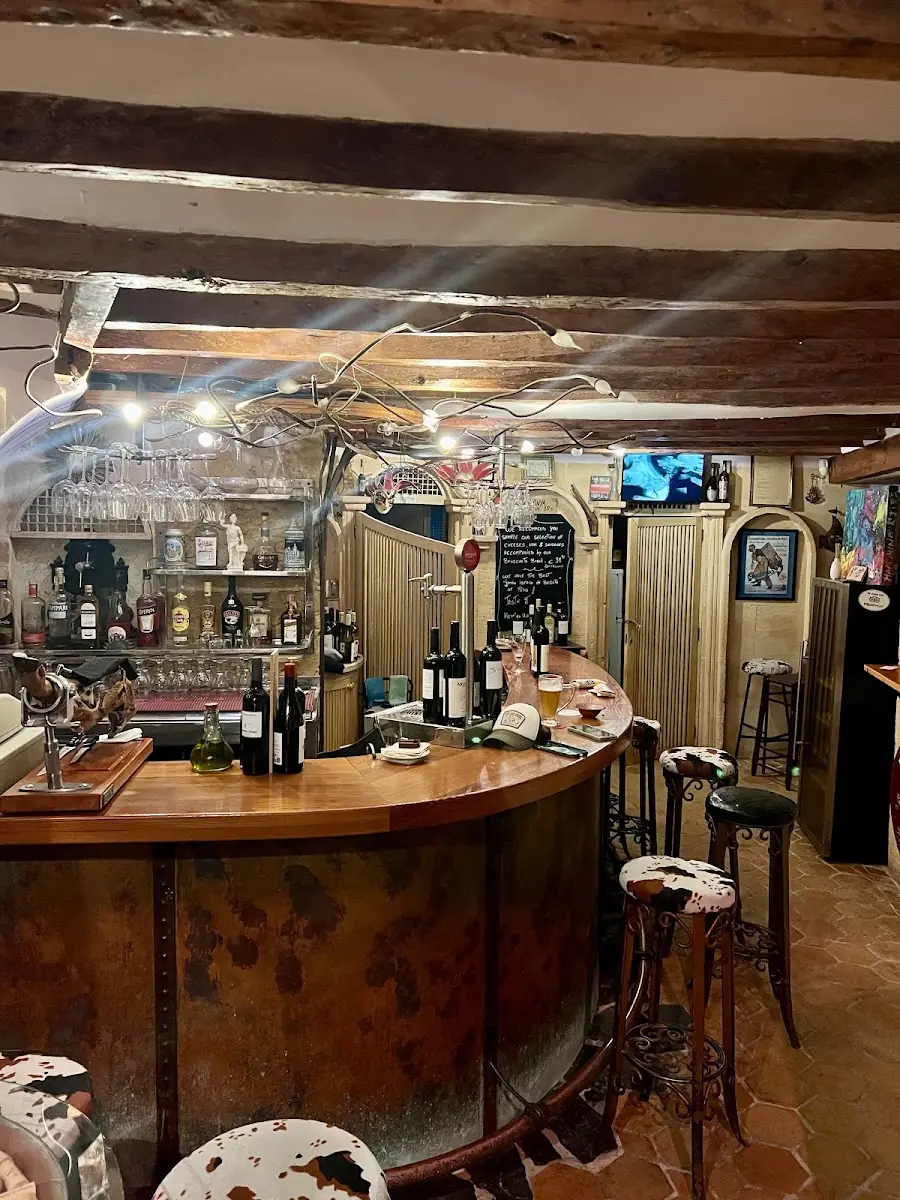 The wine bar at La Vinya de Santa Clara