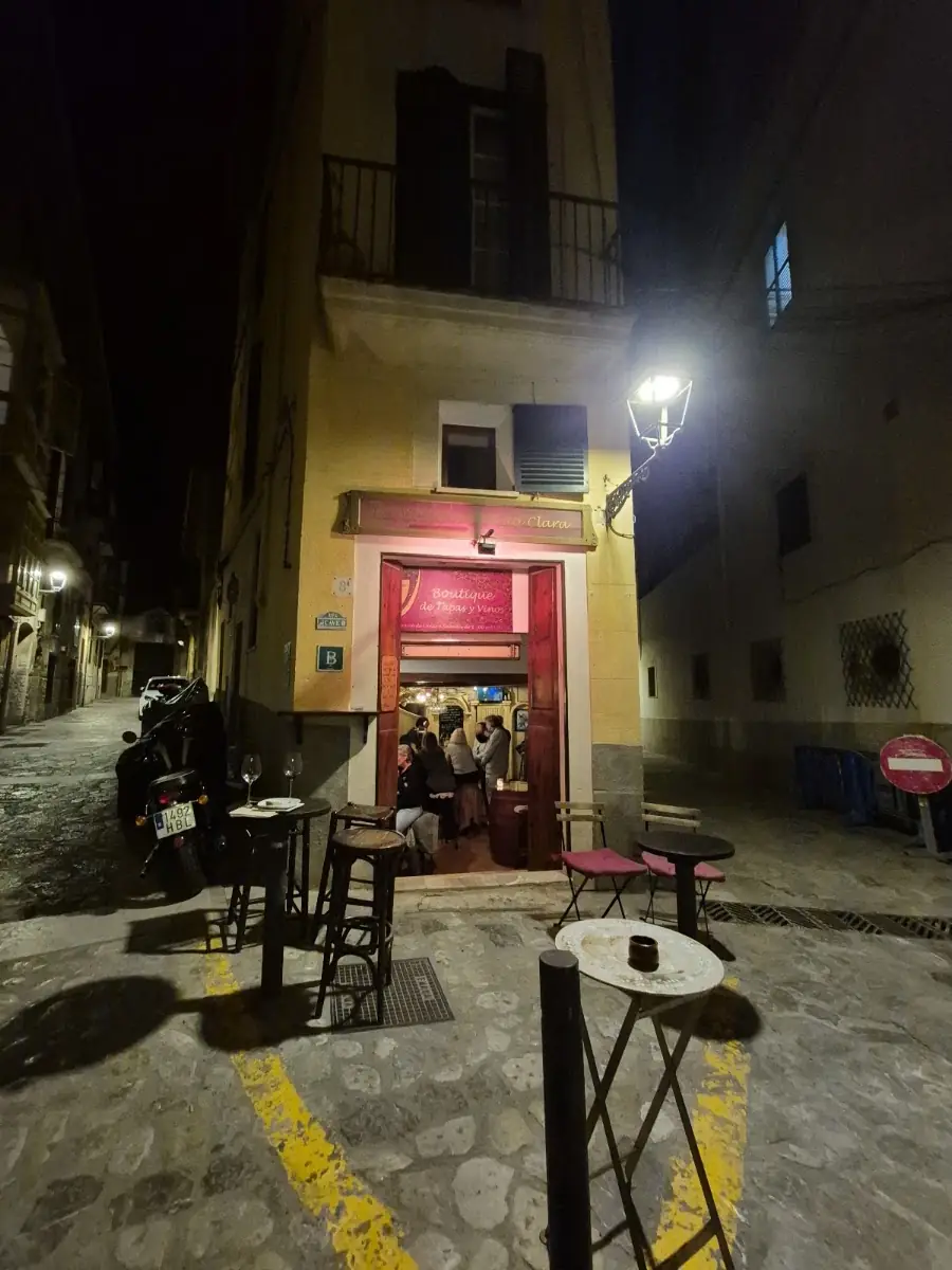 The terrace on a quiet old-town lane at La Vinya de Santa Clara