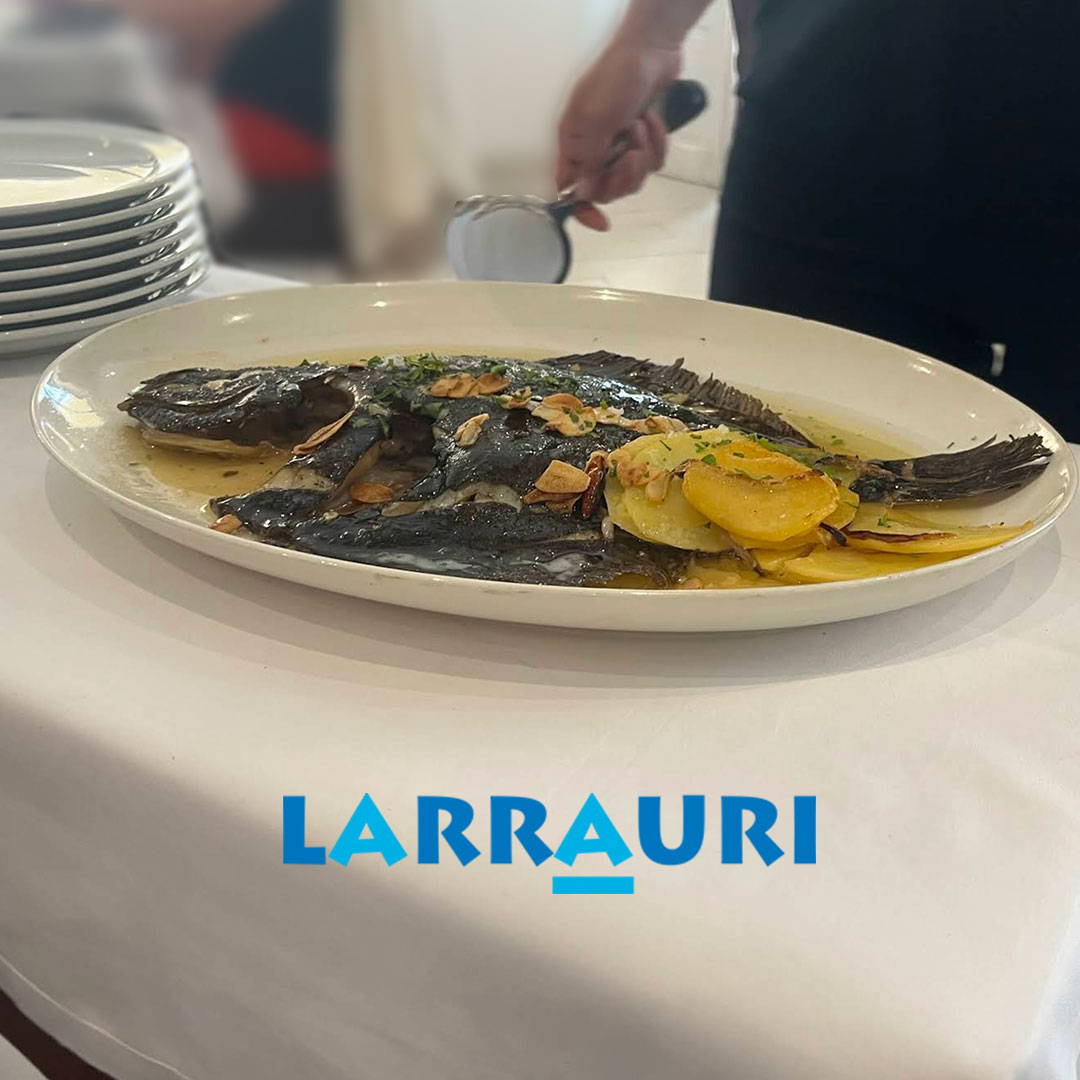 🐟 El mejor sabor del mar se disfruta en Larrauri 🐟
En Larrauri creemos que el buen pescado no necesita artificios, solo