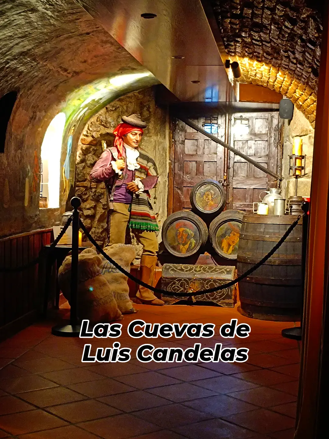 Nem todo restaurante turístico é uma armadilha. Às vezes, a tradição faz jus à fama.
Ontem conheci o @cuevasdeluiscande