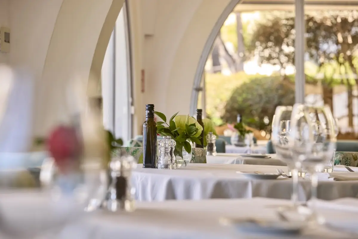 The arched dining terrace at Las Terrazas del Bendinat