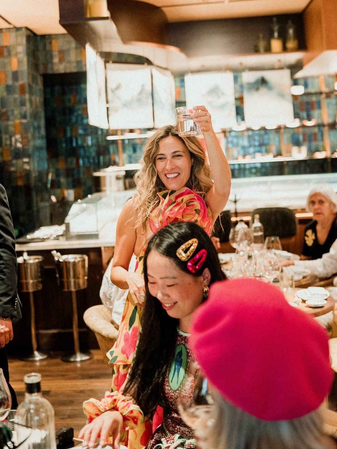 Las mesas, el ambiente, los recuerdos. Todos vestidos para la ocasión.
#lionnamadrid #lionna #madrid #restaurantes