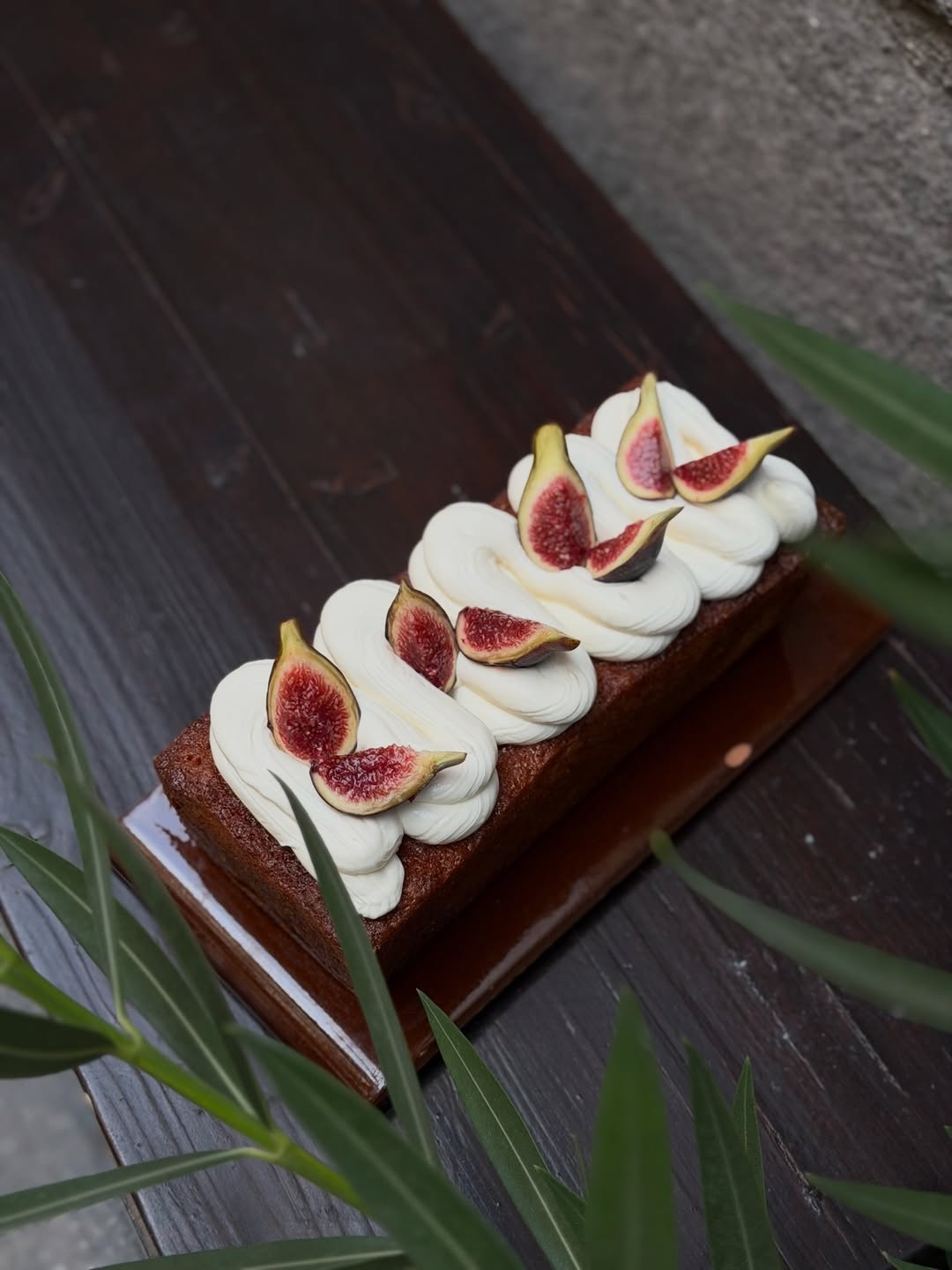 Alerta de nuevo favorito en vitrina. 🚨🍰

BIZCOCHO DE HIGOSSS… 🫠

Si eres de los que piensa que el café de especialidad s