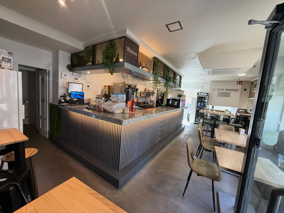 En Lola Gastro Bar seguimos evolucionando ✨
Hemos renovado nuestro salón para que disfrutes aún más cada momento con no