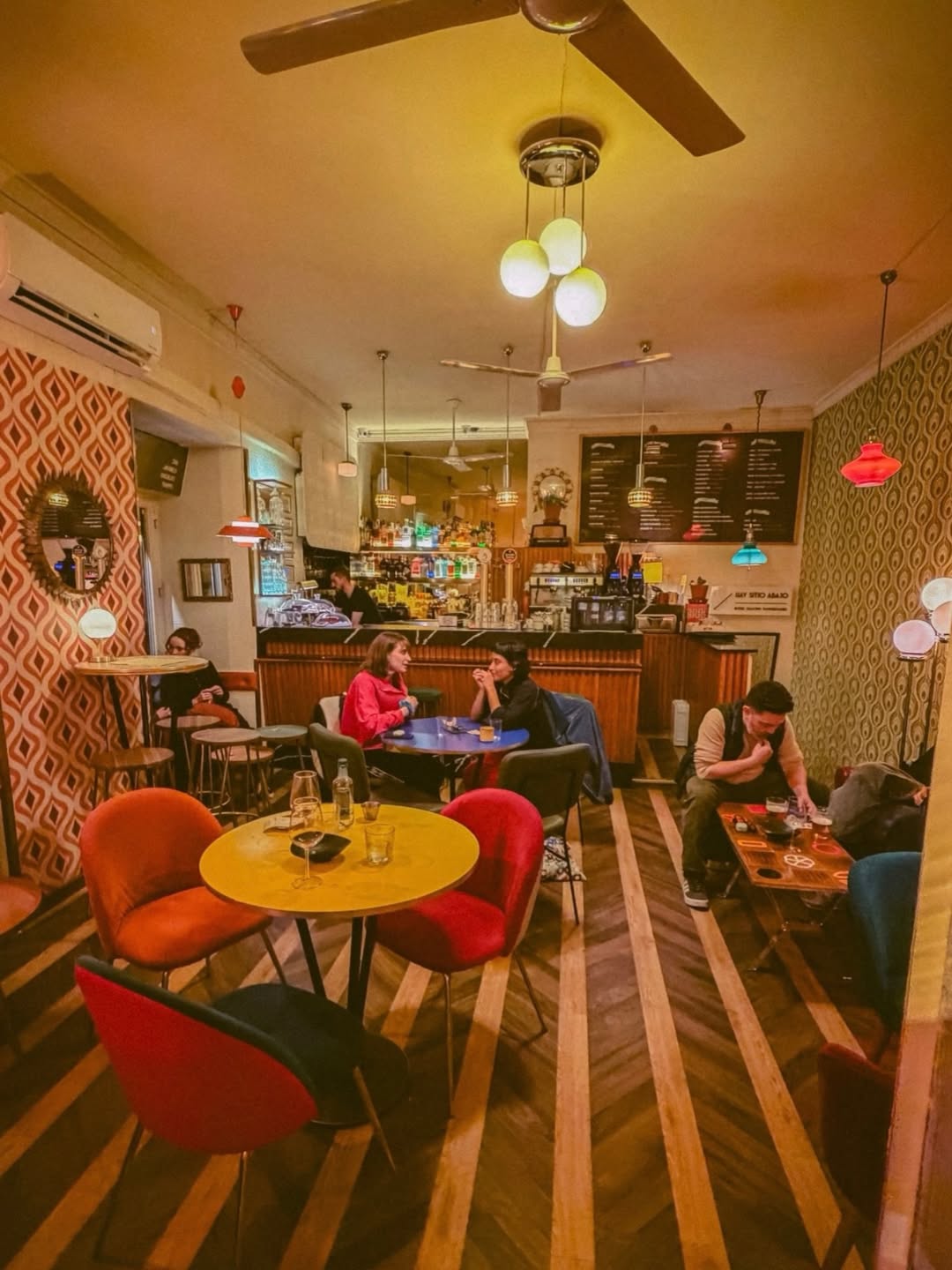 Domingos que saben a café calentito, conversaciones largas y rincones con encanto ✨
En Lolina el tiempo va más despacio…