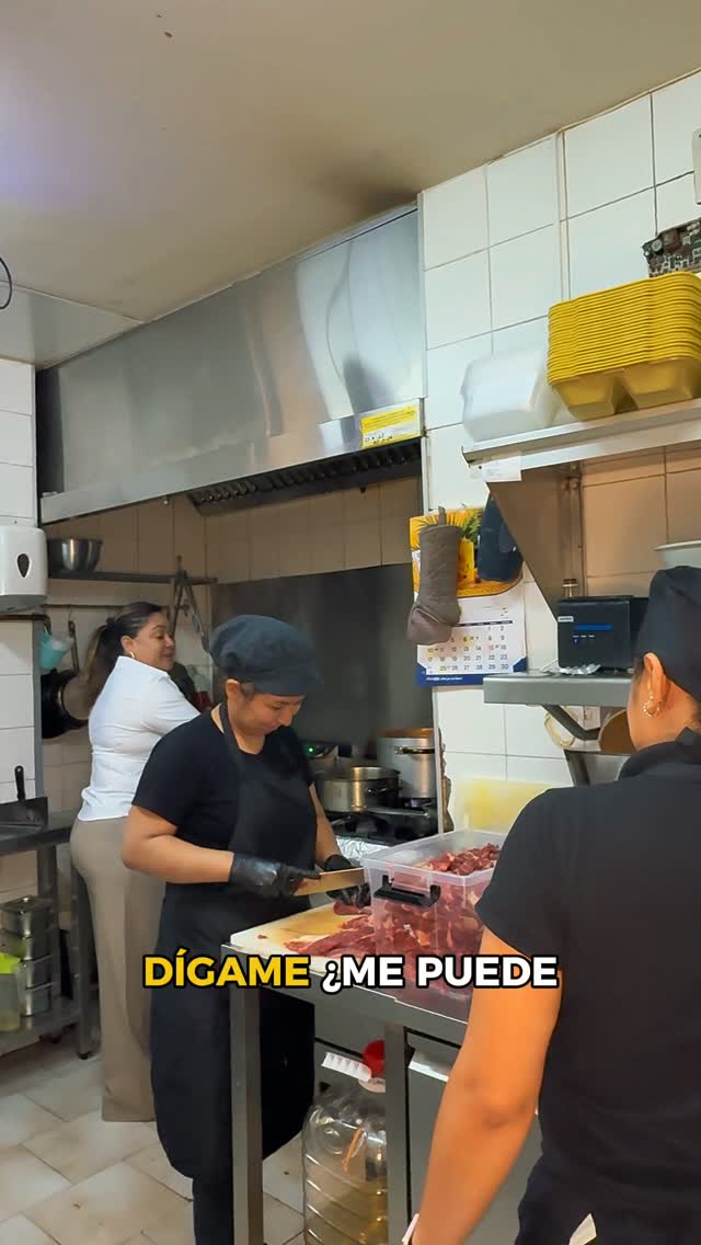 Está claro que hay un fallo en la acústica de nuestra cocina!!! 🤭 Menos mal que solo es el sonido, porque nuestro sazón 