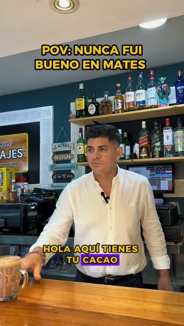 Nunca fui bueno en matemáticas… y hay cosas que es mejor no disimular. 😂🧮 Calculadora a escondidas, cara de concentració