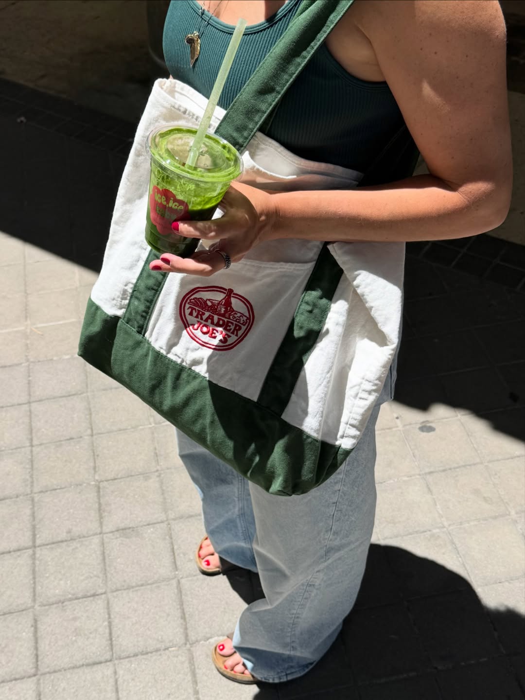 Cero dramas, muuuucho hielo! 🧊✨
La ola de calor se combate mejor con un smoothie bien fresquito en la mano🥤
En Madreamig