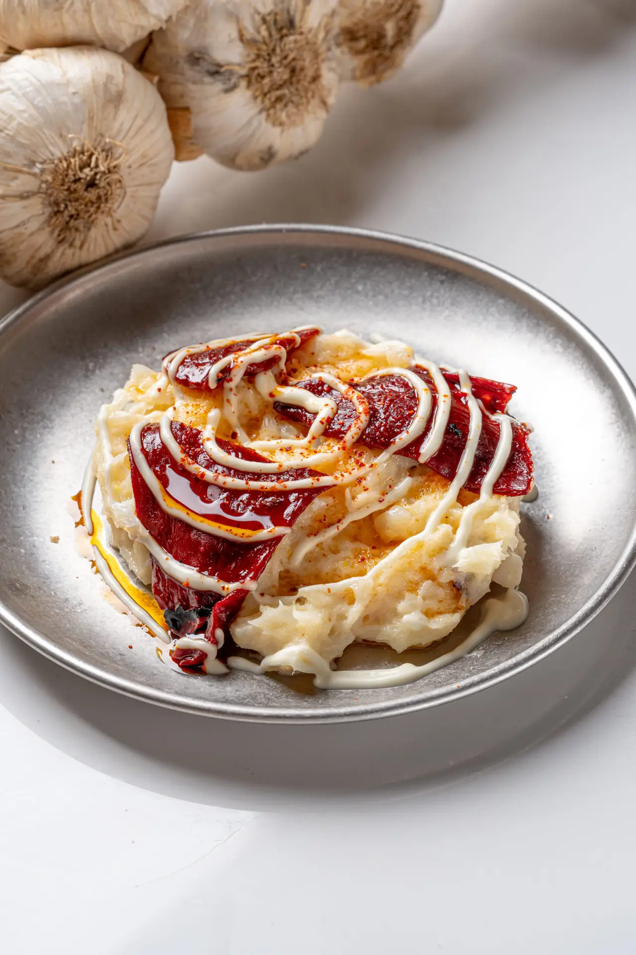 Toasted bread with tomato alongside a wedge of Spanish tortilla on a plate, Manda Huev0s