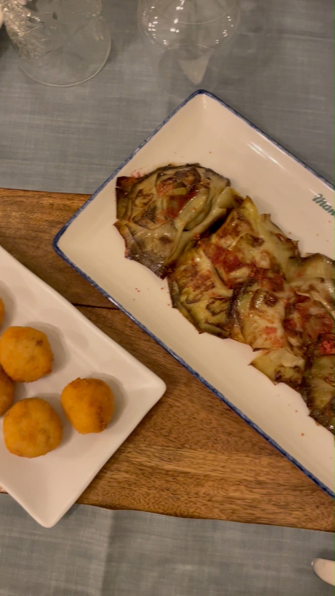 Mesa lista, buen ambiente y esas raciones al centro que siempre apetecen compartir. 🍽️✨

En Manolo 1934 creemos que come