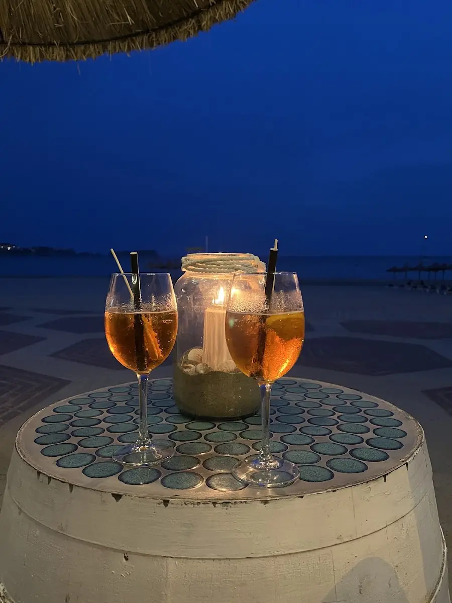 Cocktails at dusk at Mar y Mar