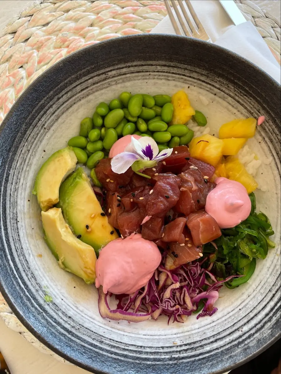 A poke bowl at Mar y Mar
