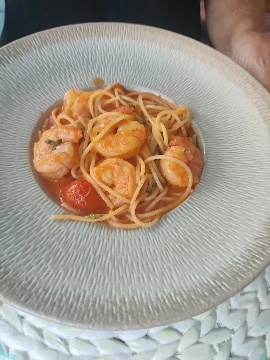 Prawn spaghetti at Mar y Mar