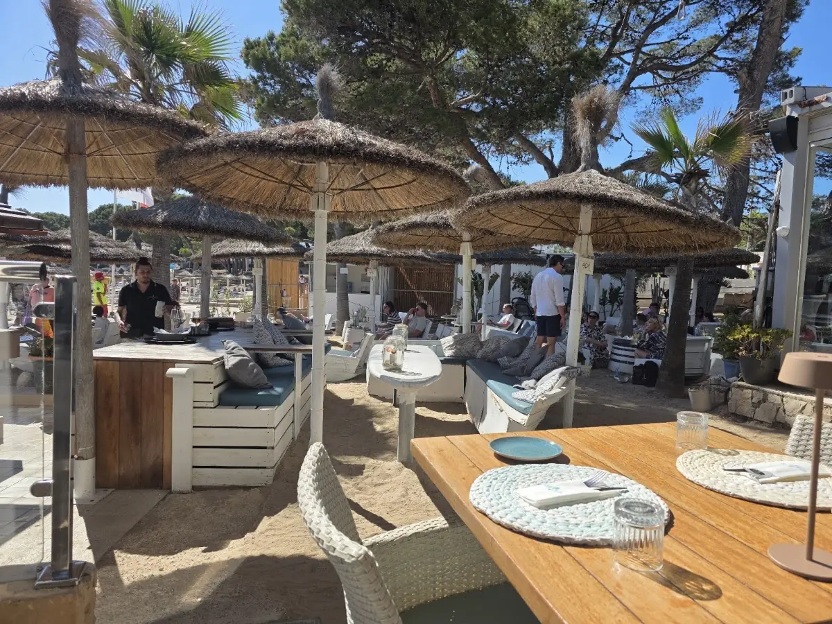 The beach terrace at Mar y Mar