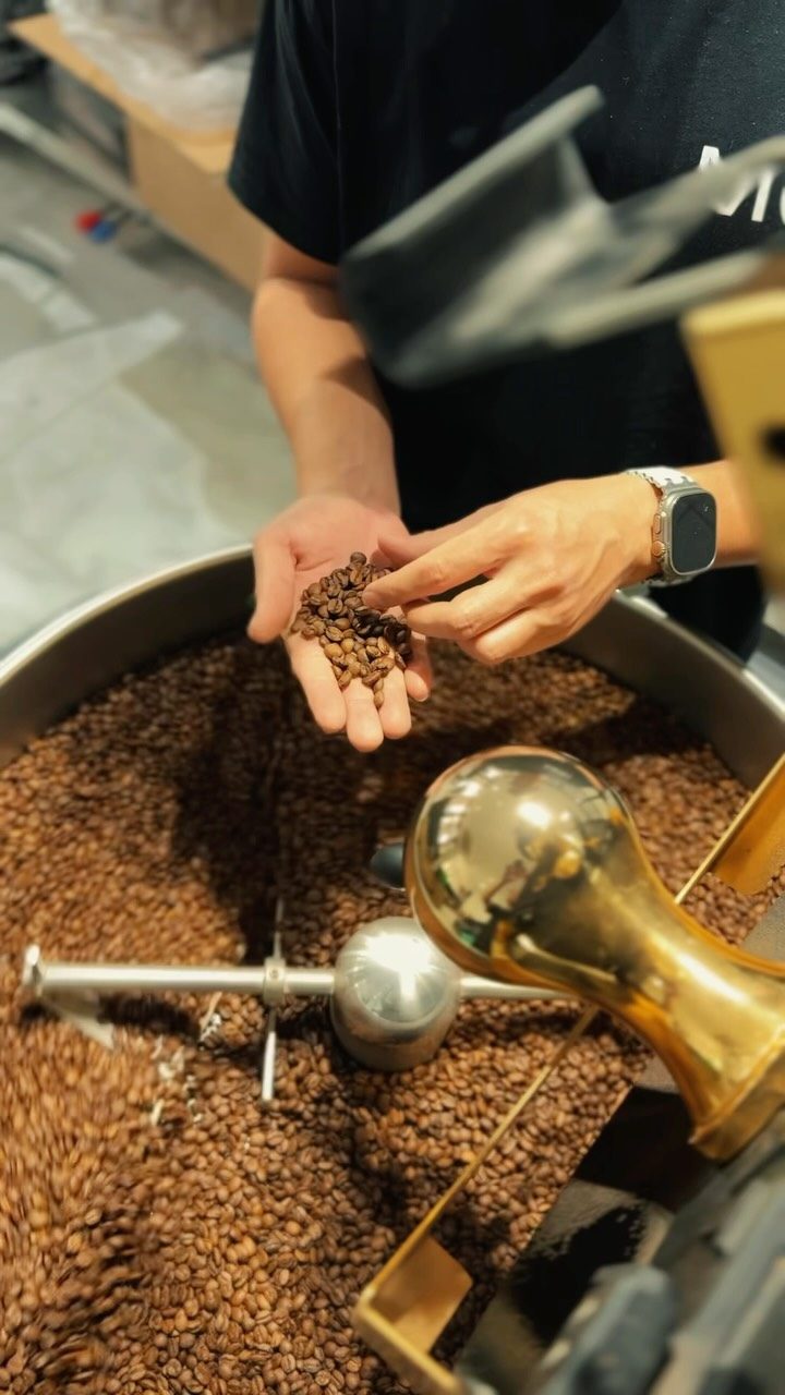 Nuestra pasión, el café ☕️
Para nosotros es un estilo de vida y nos encanta compartirlo con todos vosotr@s.
Nos vemo