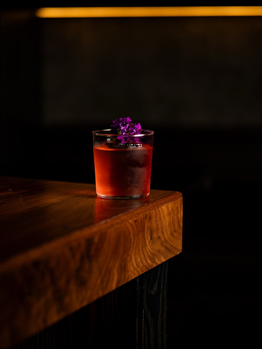 Hay noches que empiezan con un cóctel.
KOI.
Shochu, kumquat, umeshu y frambuesa.
Te esperamos. ✨
#IzakayaNights #Mat