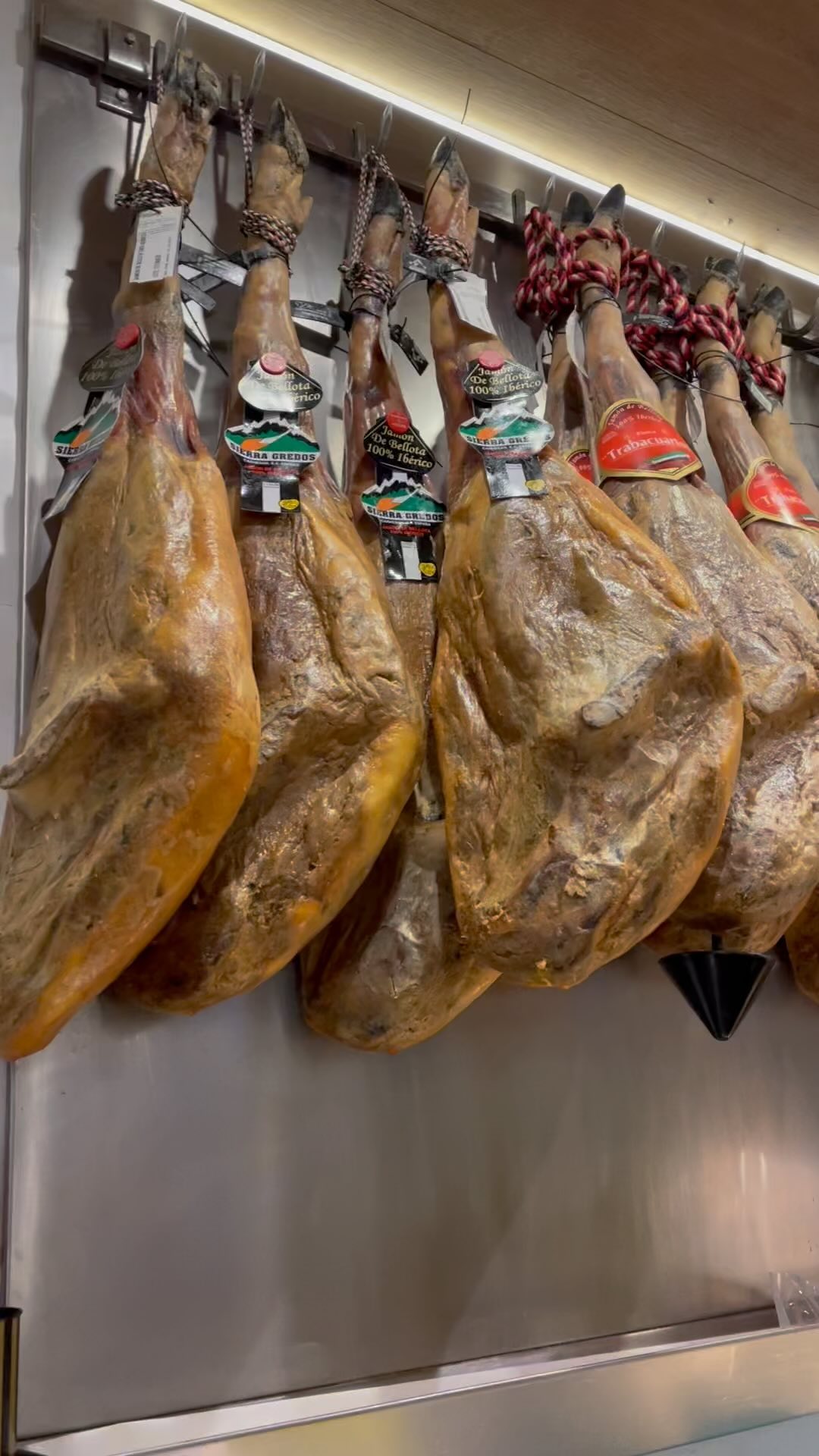 Os esperamos de martes a domingo 🦈👨🏻‍🍳