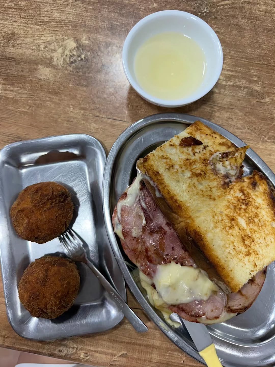 👌🏻Menú para 1 en el Melo's.
Nuestras raciones son ideales para compartir...pero también para tí solo.
¡1/2 Zapatilla®,