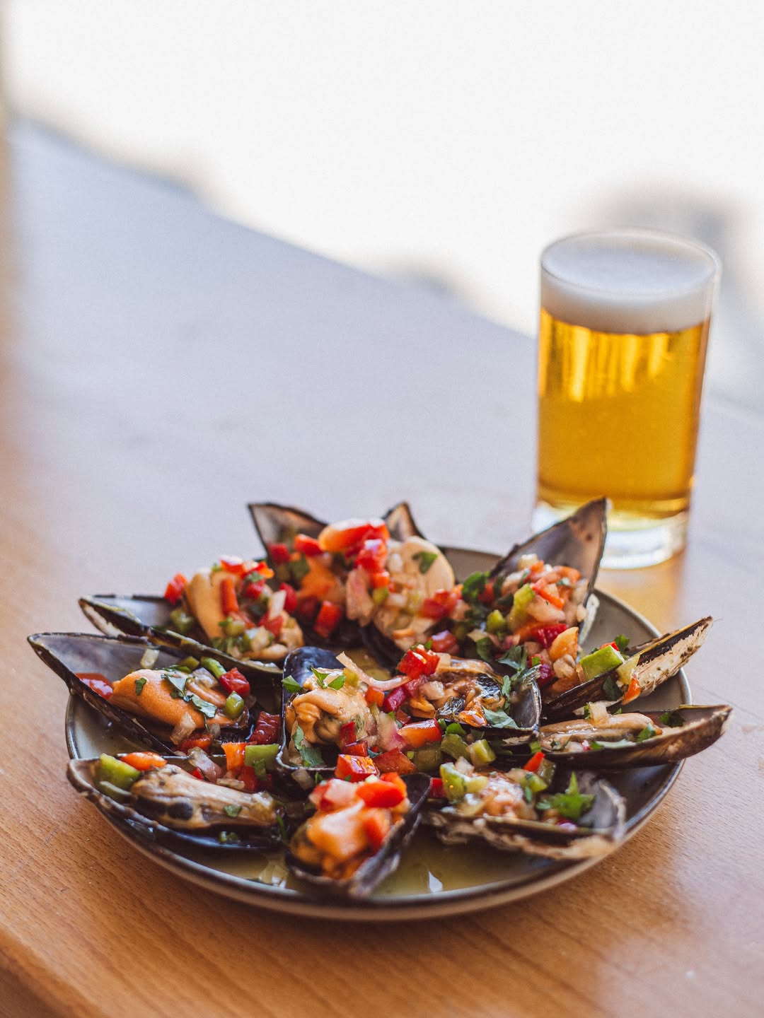 MEJILLONES EN VINAGRETA ANDALUZA 

Con estos calores refréscate con este aliño delicioso y ligero. Son como pipas, no se