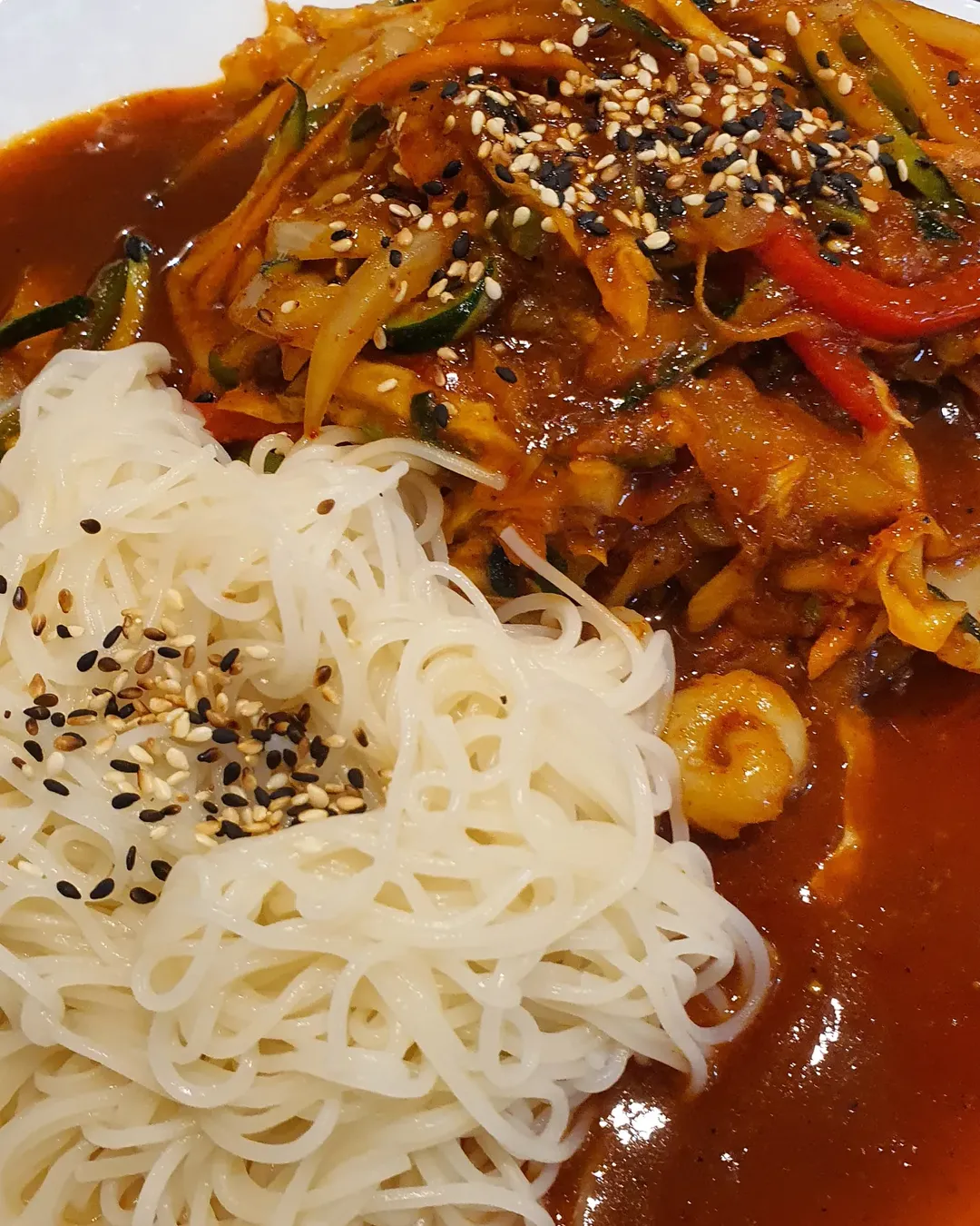 Ojingobokum con fideos🦑🦑🦑
¿Sabéis que van a estrenar la segunda parte de los Juegos de
Calamar en diciembre no?
¿Y os v