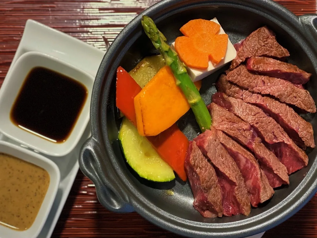 Sliced grilled beef with vegetables in a hot pot