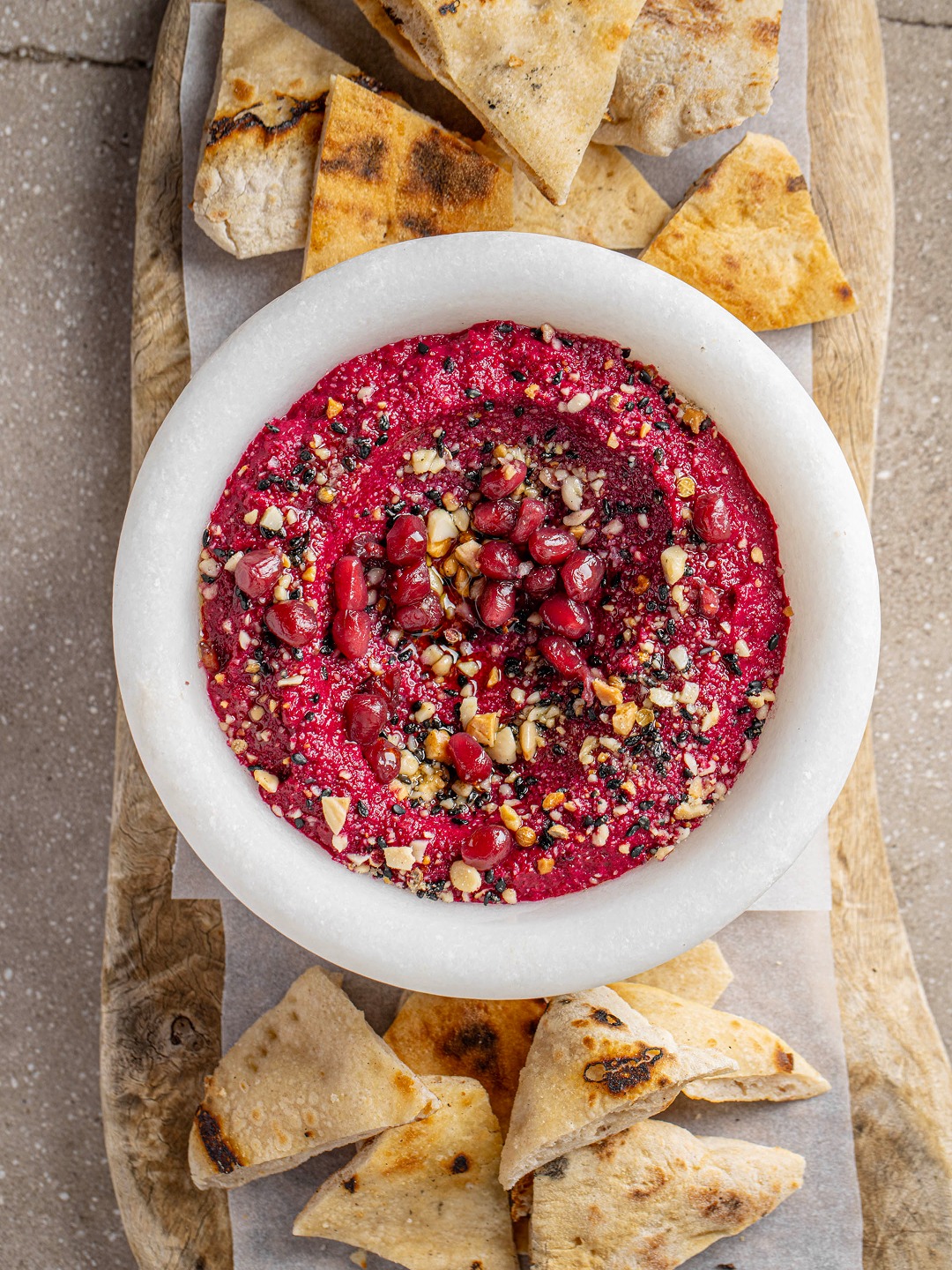 Nuestro hummus de remolacha del productor @tucosechaonline es uno de esos platos que el cuerpo pide cuando aprieta el ca