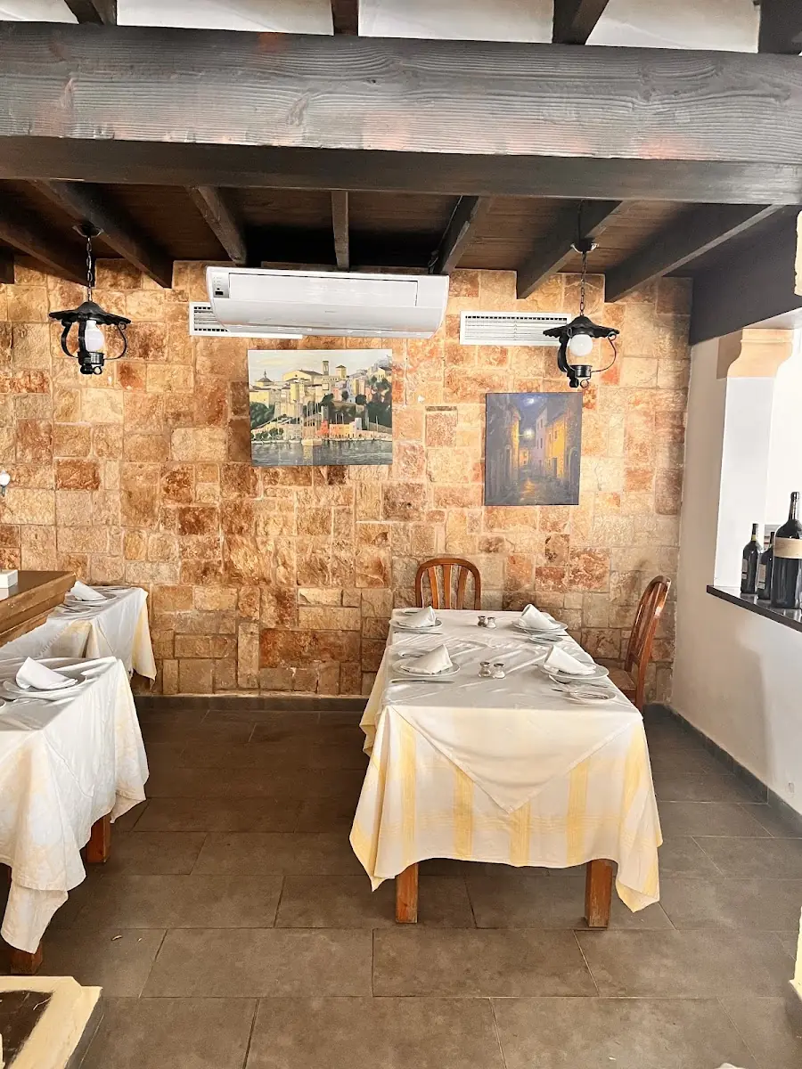 The dining room at Na Ruixa