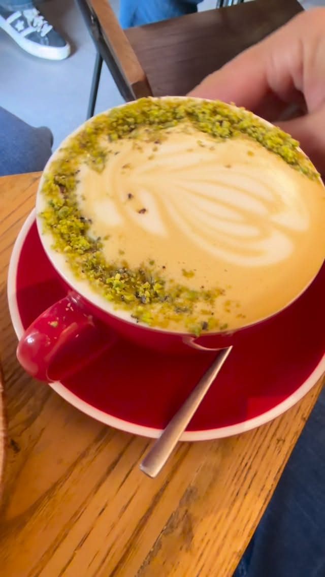 Mucho café de especialidad en Madrid. Poco café de especialidad con personalidad.
@najispecialtycoffee Café no va solo