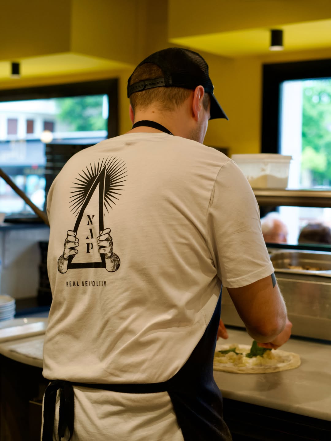 Bilbao tiene carácter. Nuestras pizzas también. 🍕🔥
Harina en las manos, horno a 485° a tope y nuestros pizzaioli hacien
