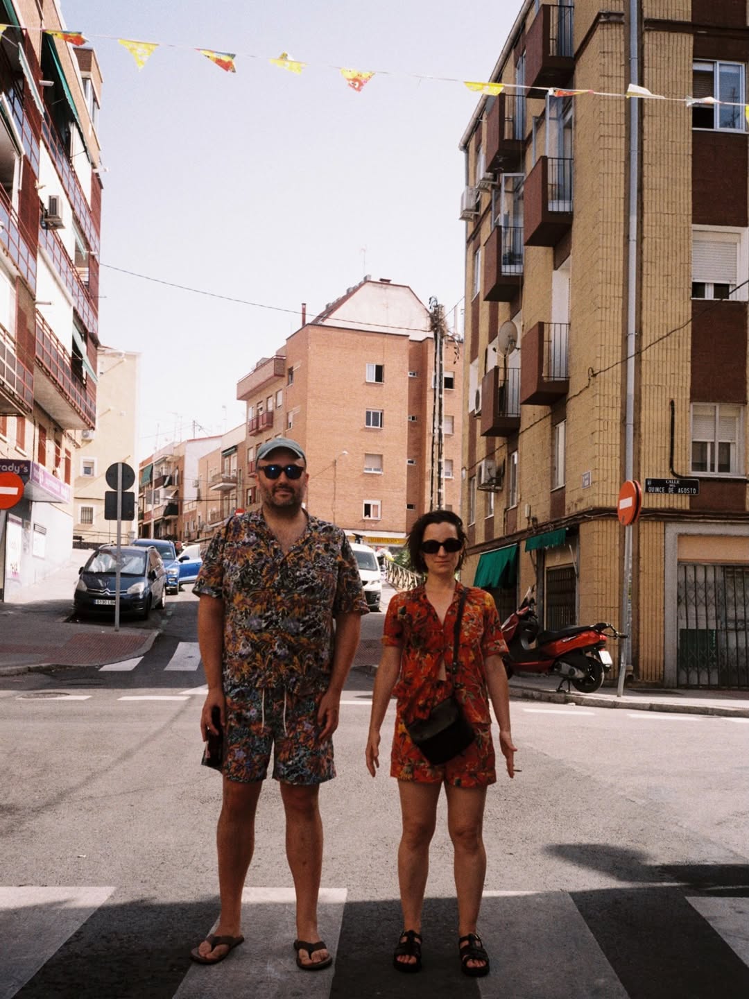 Seguimos reviviendo las fiestas del barrio. 🏘️❤️‍🔥💦🔫🪭

Estas fotos no podían quedarse en el carrete. ✨

📸 @oh_tilis 

#a