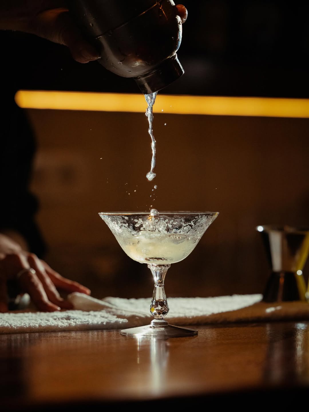 A good cocktail hits different when the glassware is a work of art 🍸
—
Un buen cóctel sabe distinto cuando la copa es un
