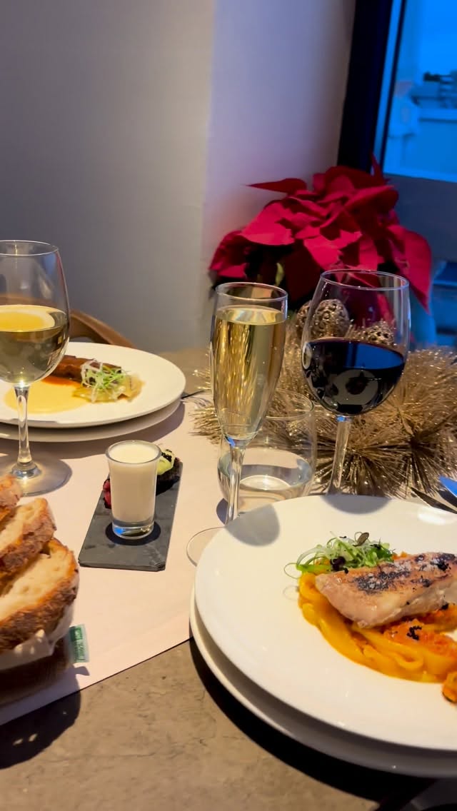 Hay noches que se quedan grabadas para siempre y la última del año es una de ellas. ✨ En @nice2madrid , el restaurante u