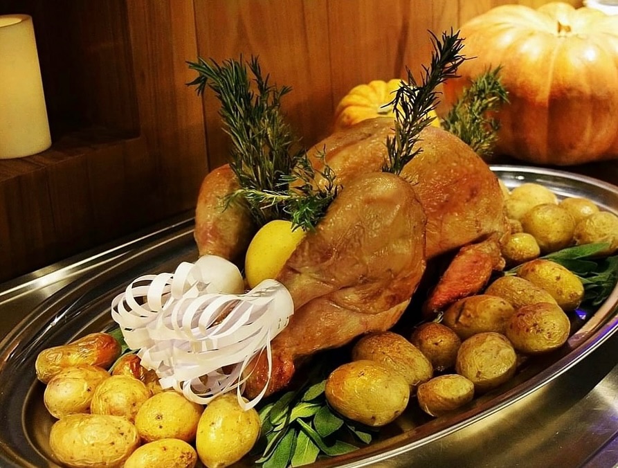 Hace 405 años llegaron a tierra... Hoy, te elevamos al cielo. 🦃✨

Desde 2015, @nice2madrid ha sido el lugar elegido para