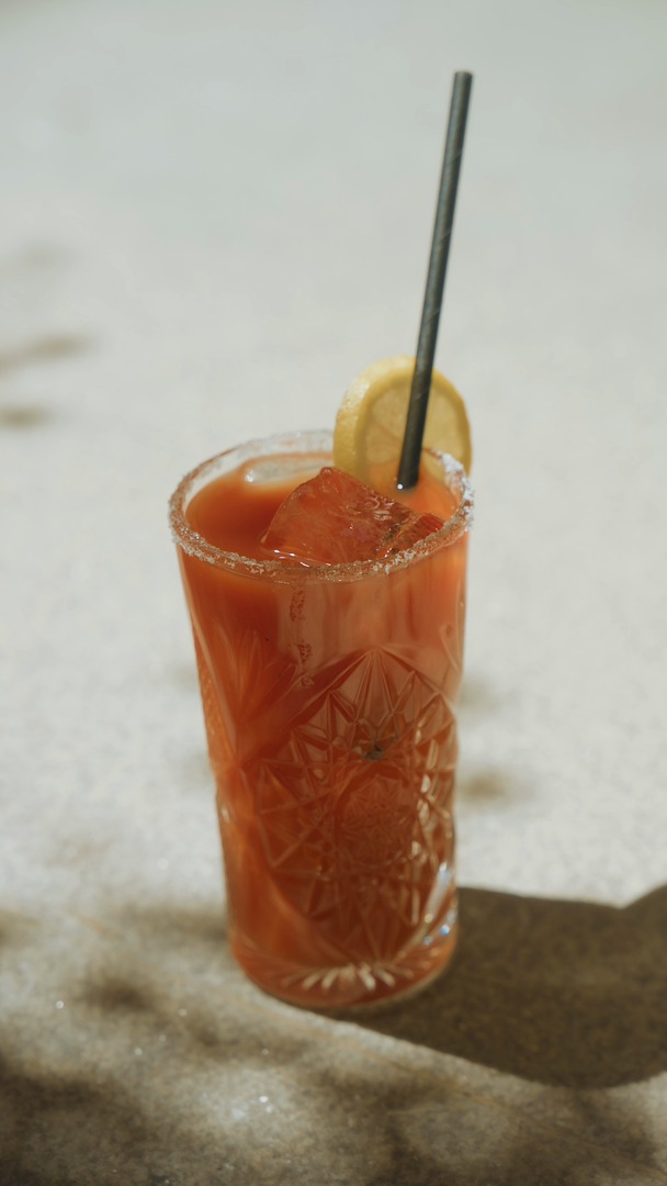 Hay días que piden una pausa. Y otros, un buen cóctel.
En Nomad, la elección puede empezar con un Margarita bien frío o