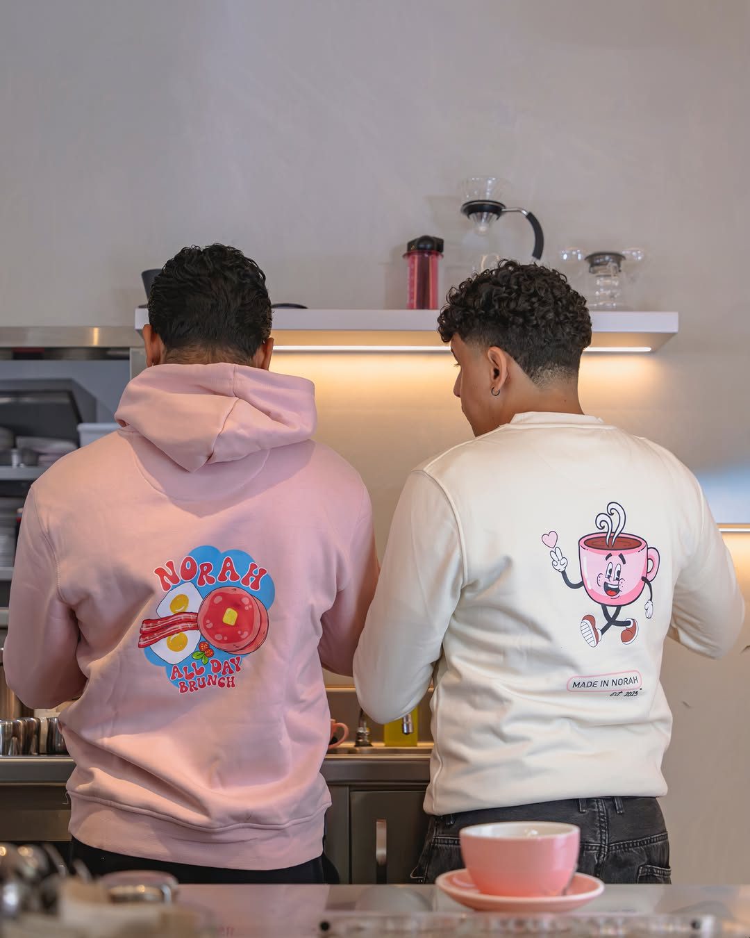 Nuestro merch 😎☁️💕
Podeis conseguirlo en nuestros locales!!