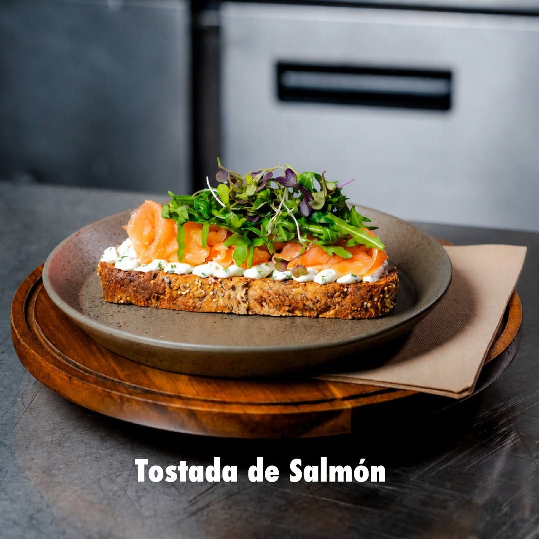 🥑 Tostada de salmón que no te lo puedes perder
✨
Perfecta para empezar el día con mucho sabor. 😍
📲 ¡Ven a probarla!
#Not