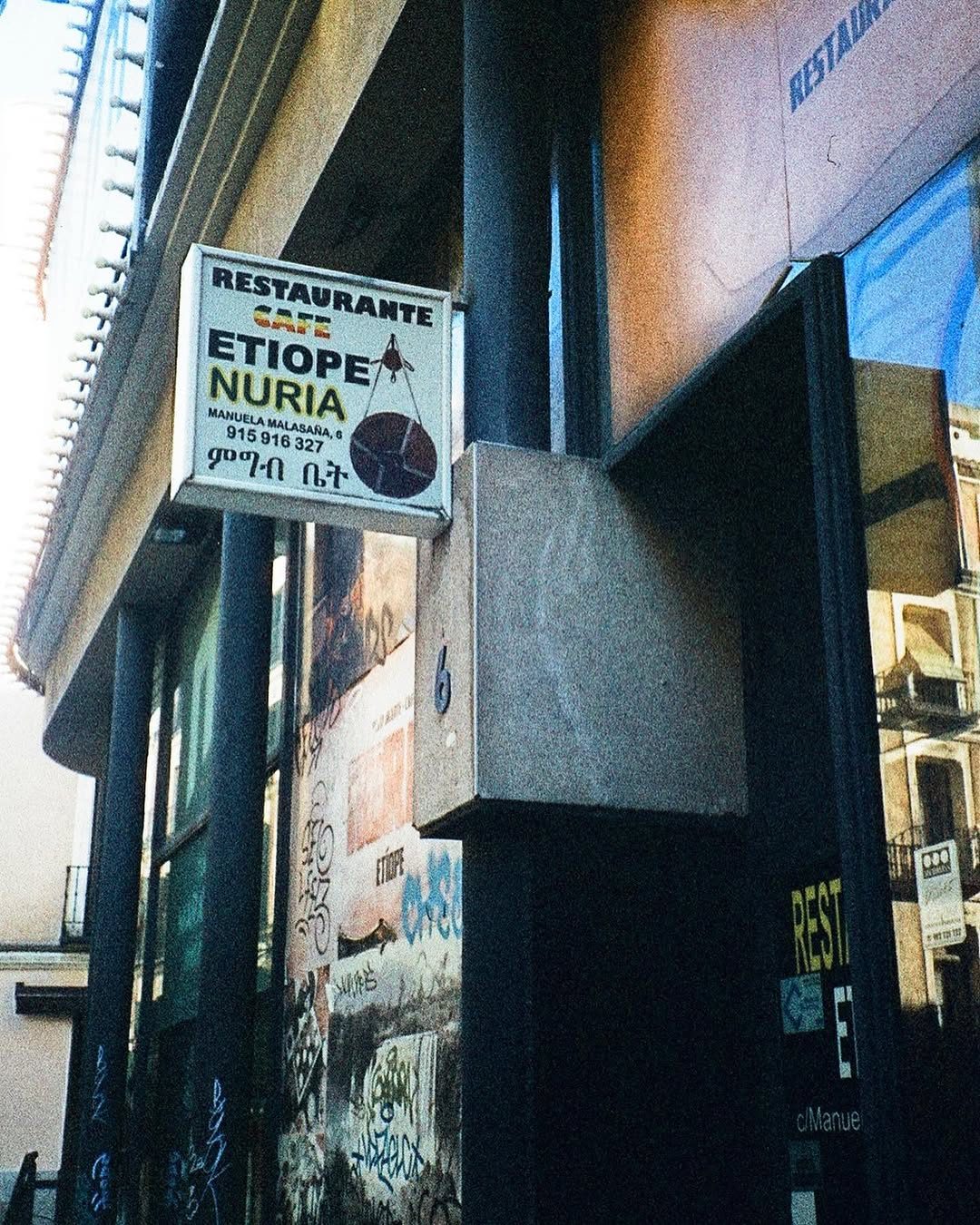Las puertas de nuestro restaurante están abiertas, ¿ya habéis venido a probar la auténtica cocina etíope? ¡Os esperamos