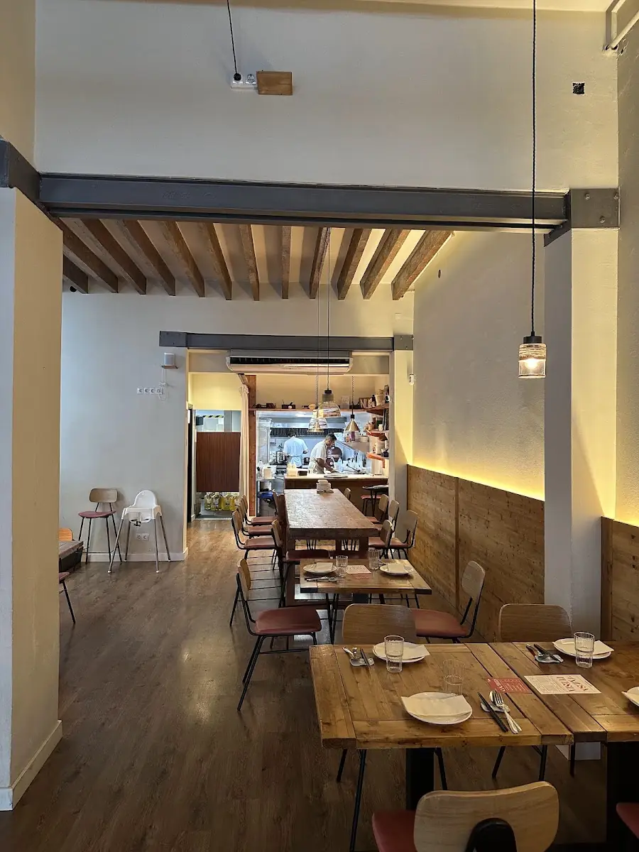 The dining room at Nus Palma