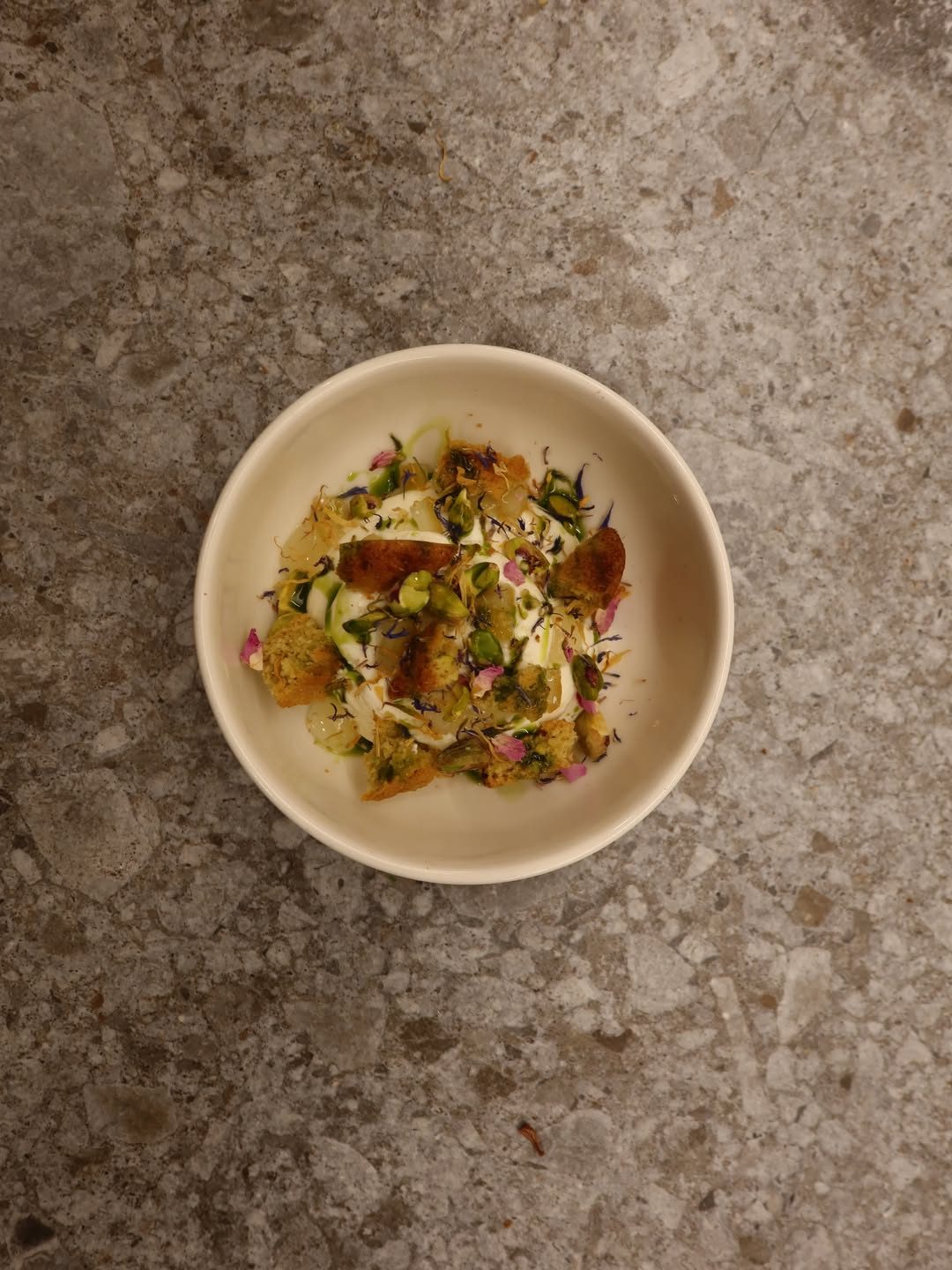 olea | good food.
cremoso citrico.
crumble de pistacho.
gel cítrico.
de nuestra mesa a la tuya. 
 
reservas, link in bio