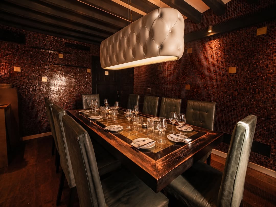 Have you discovered our Sala Incógnit? 👀✨

Tucked away inside OMBU Paseo del Borne, it’s our private space designed for 