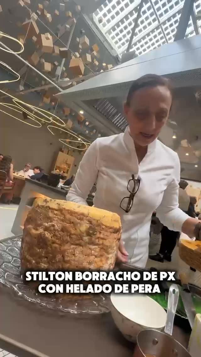 Y ya tenemos nuestro primer postre de menú con el Stilton que al final ha estado mas de tres semanas absorbiendo el Pedr