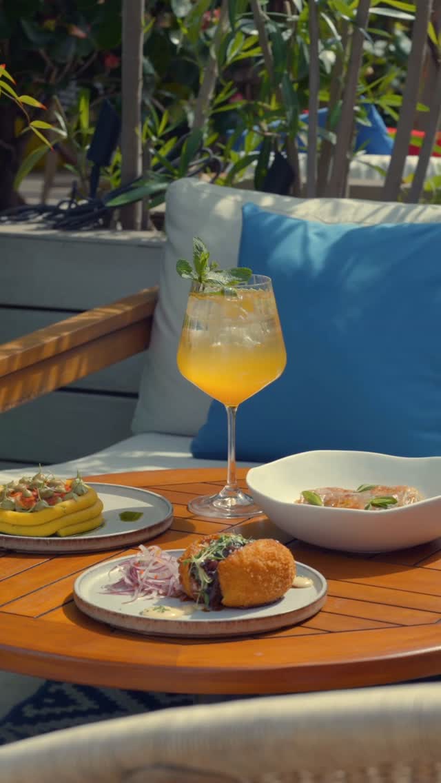 En el corazón de Madrid, Oroya invita a bajar el ritmo y quedarse un poco más. Inspirado en el espíritu vibrante de Perú