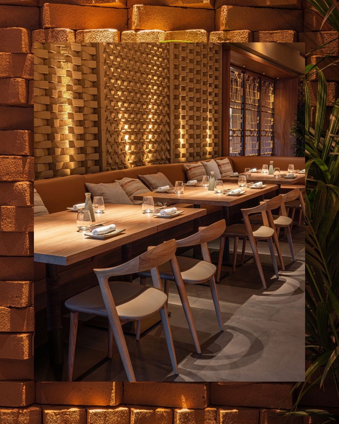 La experiencia Osaka también sucede alrededor de la mesa.
Espacios acogedores, luz cálida y distintos ambientes para dis