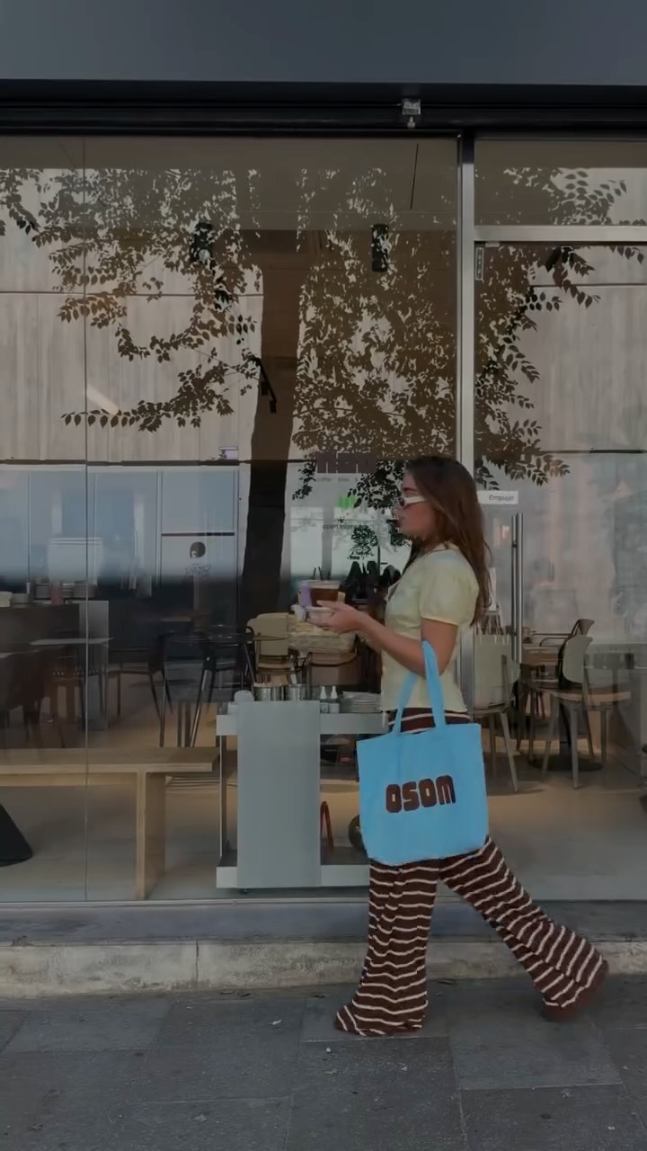 The terrace where your holidays begins is in Poblenou, Barcelona.
Open every day 8-20 hs [ 𝐞𝐯𝐞𝐧 𝐢𝐧 𝐚𝐮𝐠𝐮𝐬𝐭 ] 🌊⛱️

OSOM NO