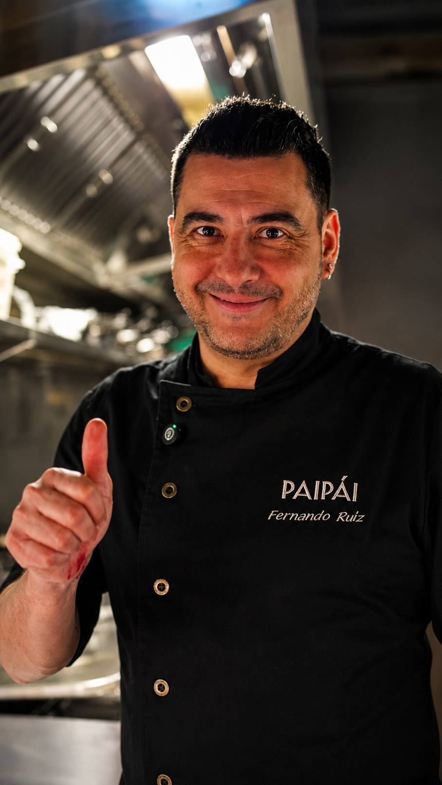 En estos días es cuando más nos apetece el sabor del mar.

Aquí, el salmón, lo curamos y lo preparamos para que esté per