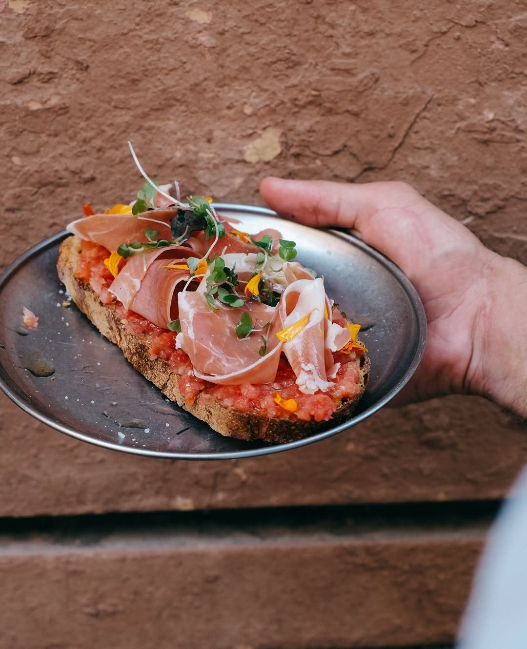 Septiembre comienza con todo 🥵🔥.
.
1. Ibérico toast 💪
2. Best combo ?
3. Manu y Robert tomándose su cafecito rela
4. A