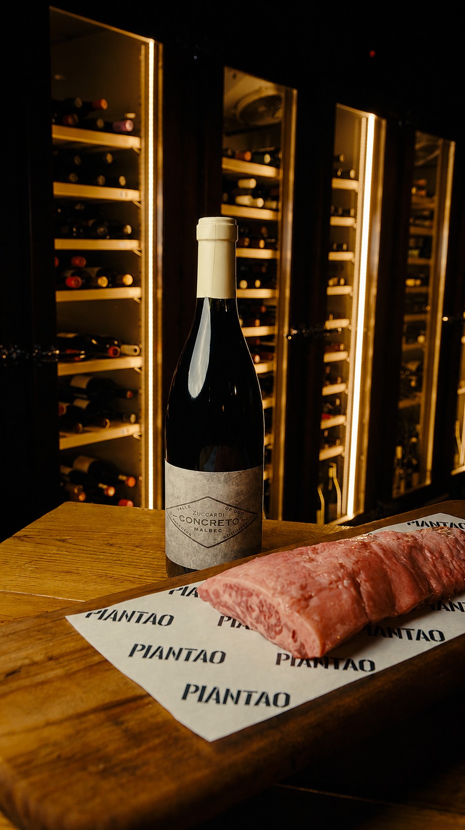 Entraña de Nebraska.
Un corte intenso y jugoso, y que en este caso recomendamos maridarlo con Concreto de Bodegas Zucca